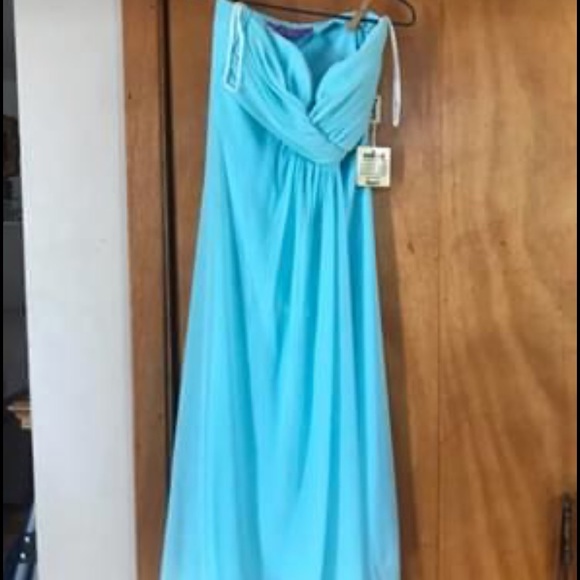 Dresses - Picture 2 of 4